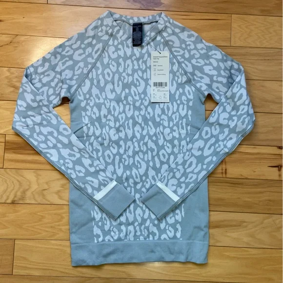Sweaty Betty Leopard Jacquard Base Layer Top Womens Sz XS (0-2) Blue - Picture 4 of 10